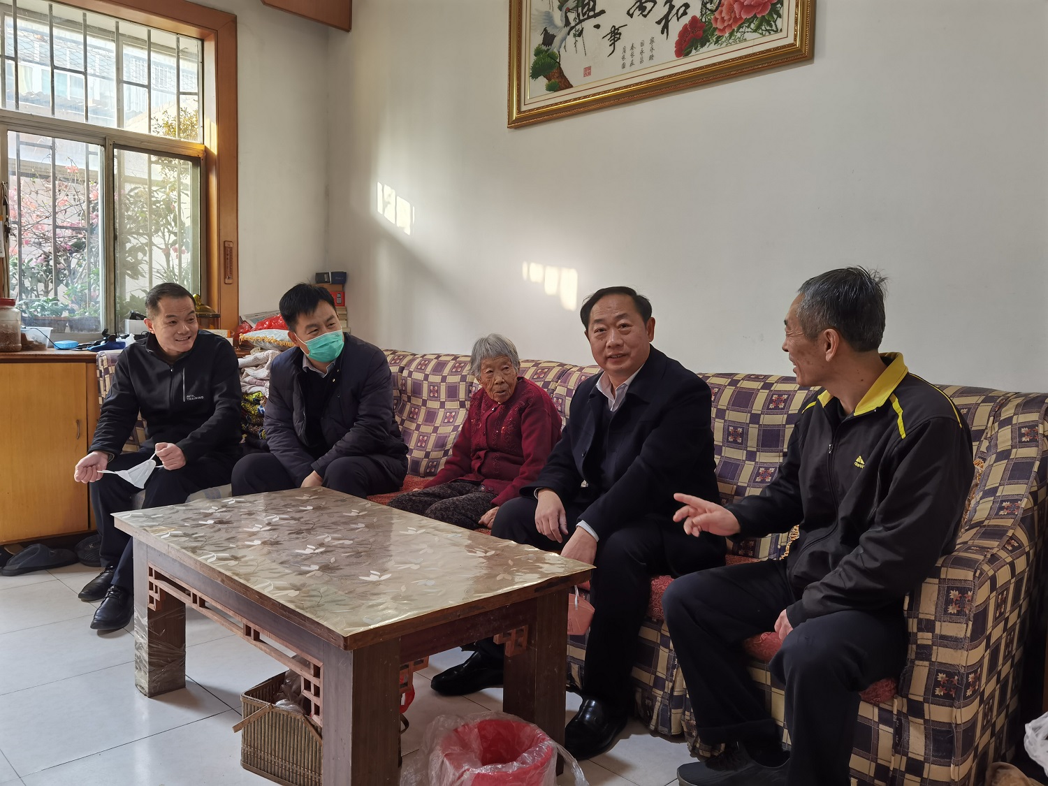 济宁市公共卫生医疗中心开展春节走访送温暖活动 济宁市公共卫生医疗中心开展春节走访送温暖活动