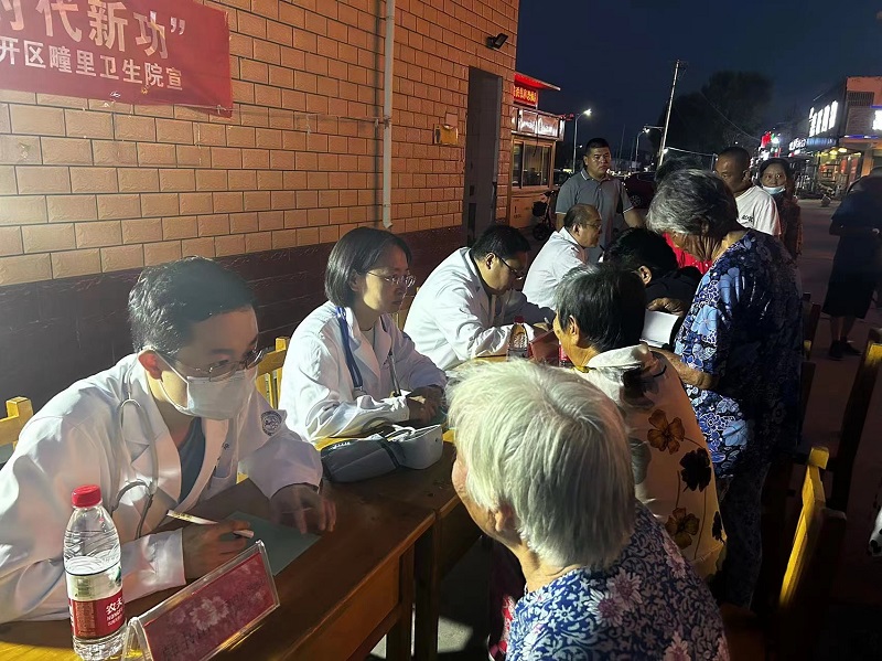 【庆祝医师节】济宁市公共卫生医疗中心联合疃里镇卫生院走进社区开展健康夜市送诊活动 【庆祝医师节】济宁市公共卫生医疗中心联合疃里镇卫生院走进社区开展健康夜市送诊活动