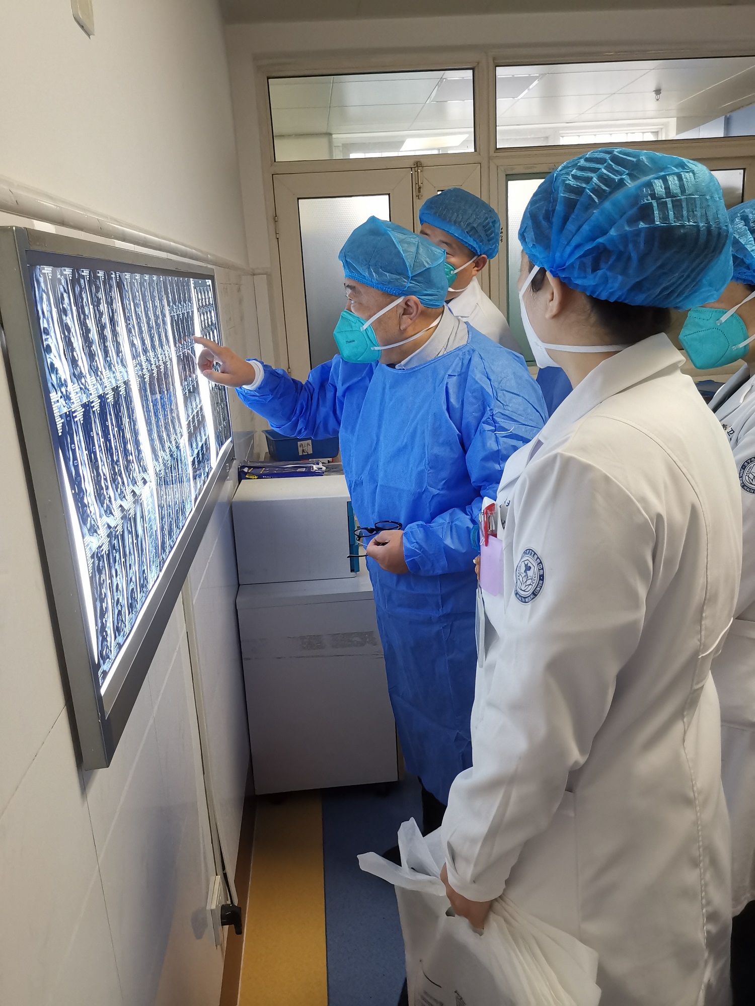 上海市公共卫生临床中心宋言峥教授来我院指导工作 上海市公共卫生临床中心宋言峥教授来我院指导工作