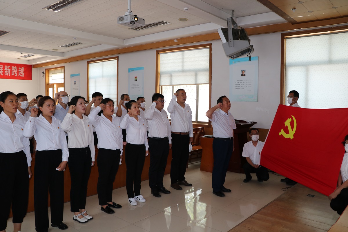 济宁市公共卫生医疗中心举行新党员入党宣誓仪式 济宁市公共卫生医疗中心举行新党员入党宣誓仪式