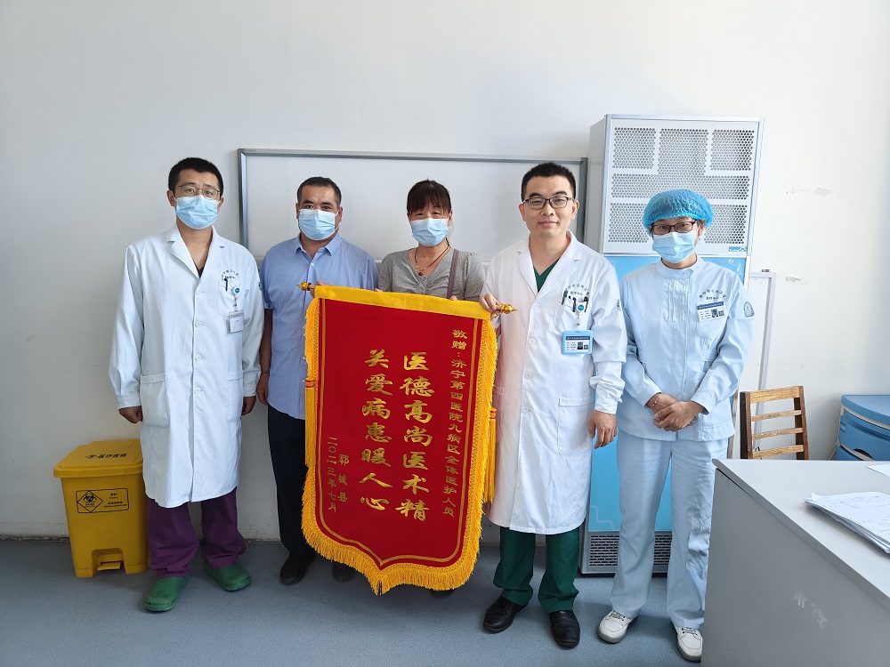 【公卫·院讯】悉心治疗暖人心,患者感恩送锦旗,点赞济宁市公卫医疗中心九病区全体医护人员! 【公卫·院讯】悉心治疗暖人心,患者感恩送锦旗,点赞济宁市公卫医疗中心九病区全体医护人员!