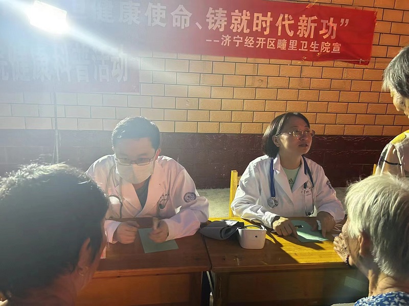 【庆祝医师节】济宁市公共卫生医疗中心联合疃里镇卫生院走进社区开展健康夜市送诊活动 【庆祝医师节】济宁市公共卫生医疗中心联合疃里镇卫生院走进社区开展健康夜市送诊活动
